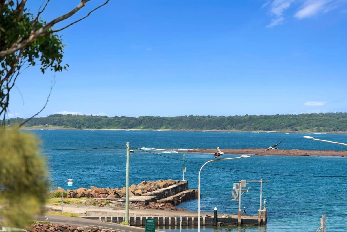 Waterfront Home With Pool / シェルハーバー エクステリア 写真